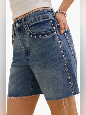 Raye Mid Rise 6" Relaxed Jean
Shorts
Chesapeake Studded size 33